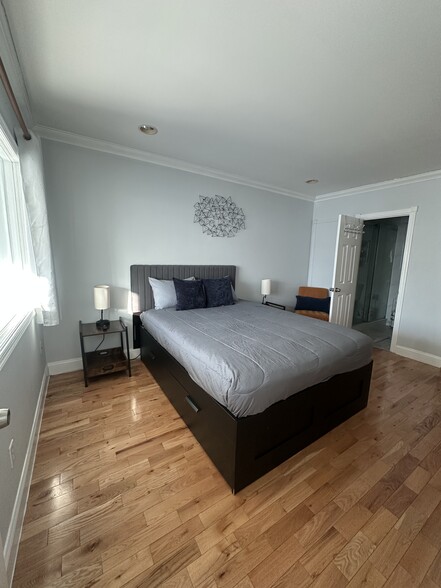 Building Photo - 205 N 11th St