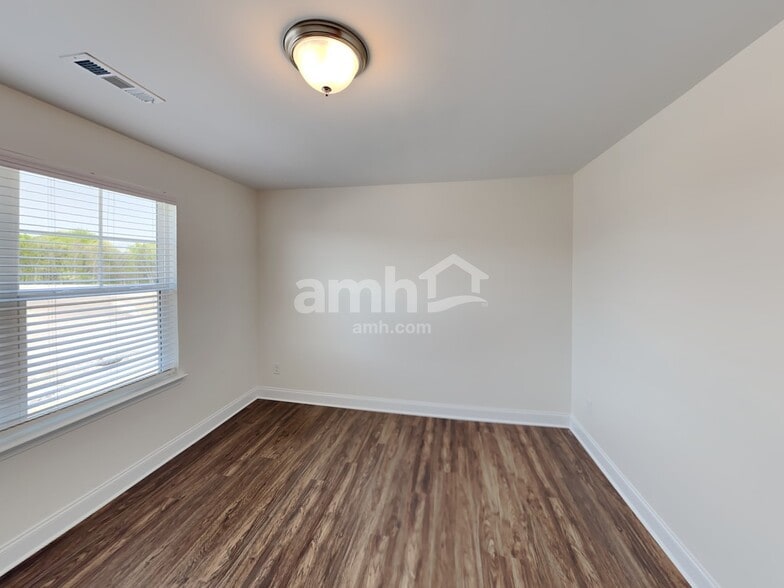 Building Photo - 4805 Chutney Dr