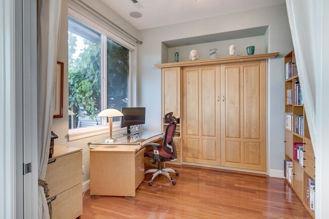 Building Photo - 5bd/3.75ba Sammamish Home