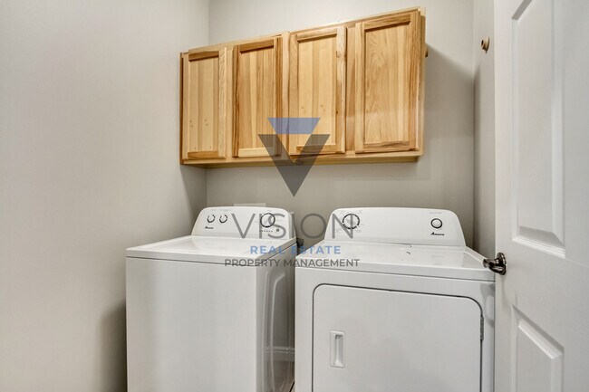 Building Photo - 1077 Canyon Meadow Dr