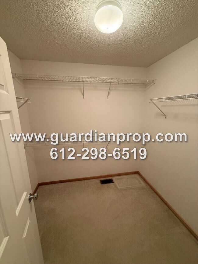 Building Photo - Townhouse in The Lakes of Blaine Available Now, Large Open Floor Plan, Lower Office, Large Balcony