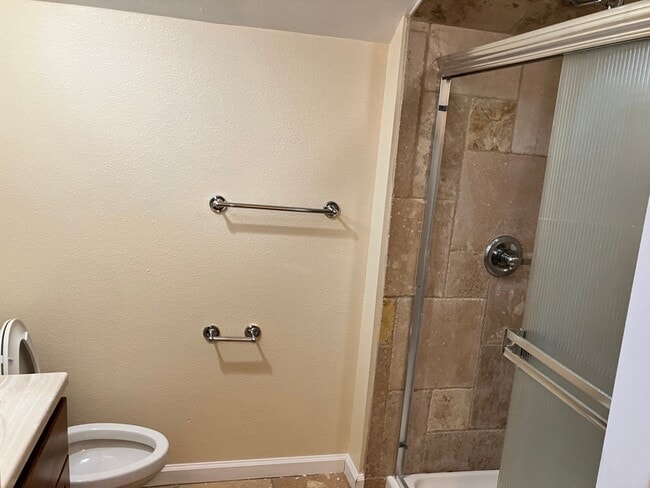 Building Photo - *LONG TERM RENTAL*