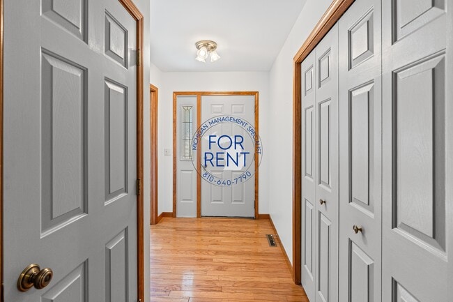 Building Photo - 3263 Silverwood Dr