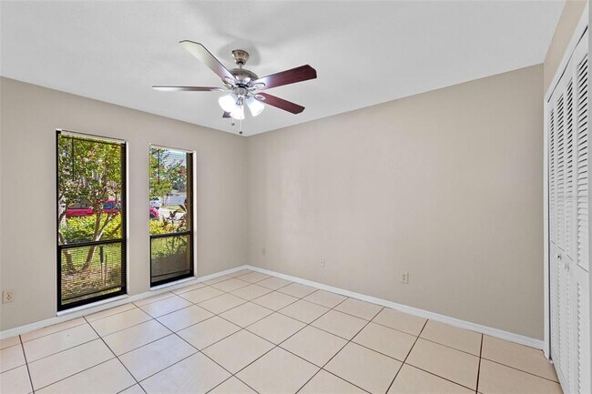Building Photo - 525 Garden Heights Dr