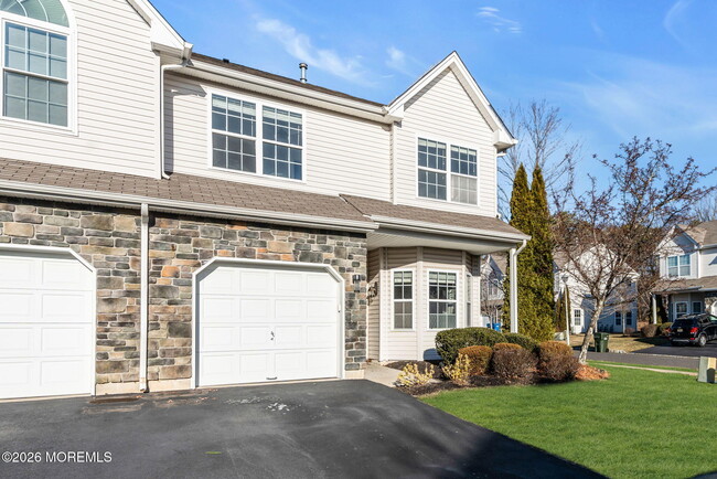 Building Photo - 40 Thistledown St