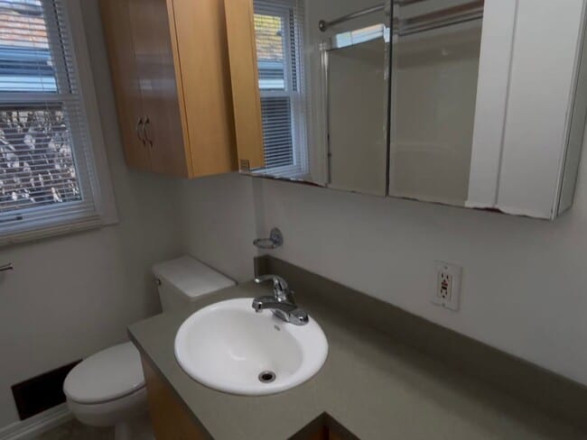 Building Photo - Wonderful 2 Bd 1 Ba home in Woodstock! Covered driveway, Large yard and Shop/Shed !!!