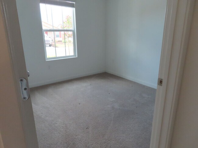 Building Photo - 12800 Spotted Wren Cir