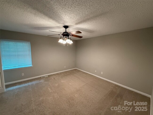 Building Photo - 11037 Hunter Trail Ln