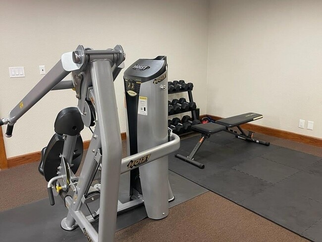 Building Photo - 7685 Northcross Dr