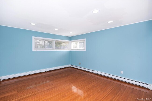 Building Photo - 201 Sprucewood Dr