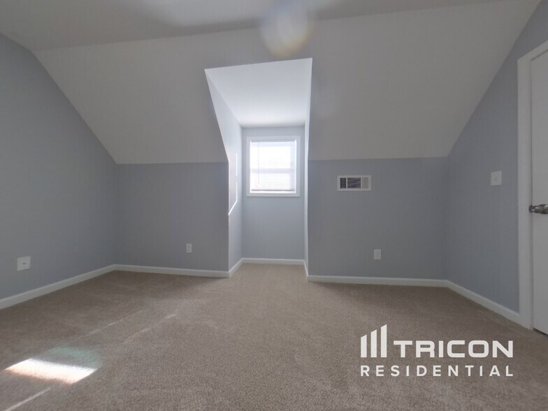 Building Photo - 2445 Hillboro Cir S W