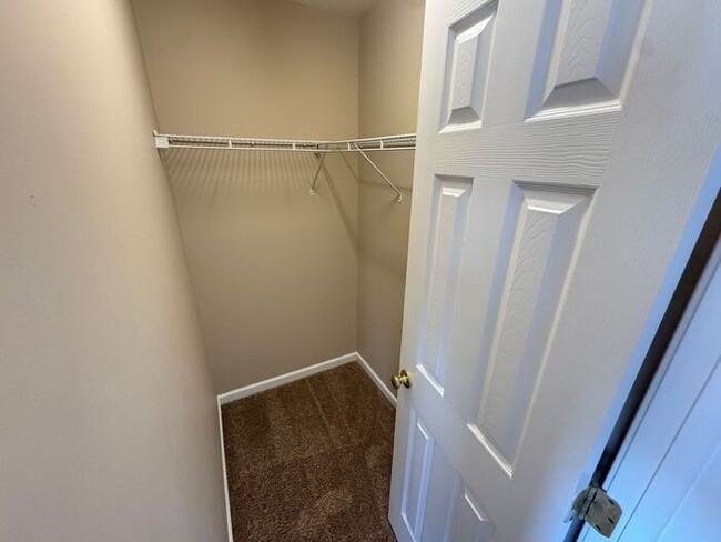 Building Photo - For Rent: Freshly Updated 3BR Townhome in ...