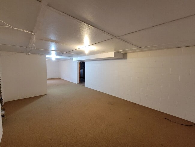 Building Photo - Great Home in quiet Waterloo Neighborhood