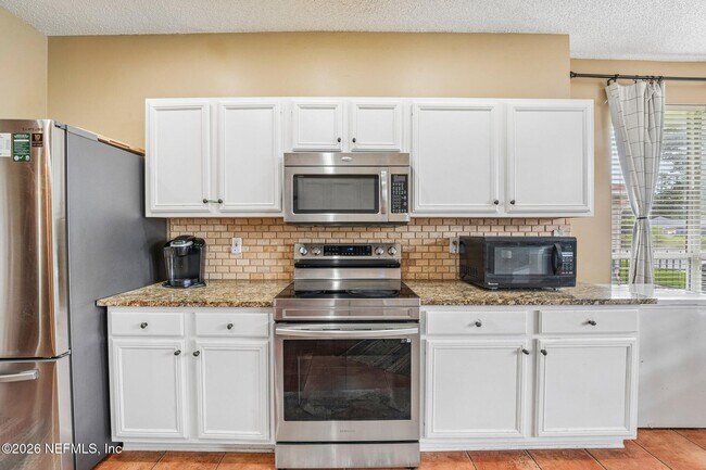 Building Photo - 1629 Sandy Springs Dr