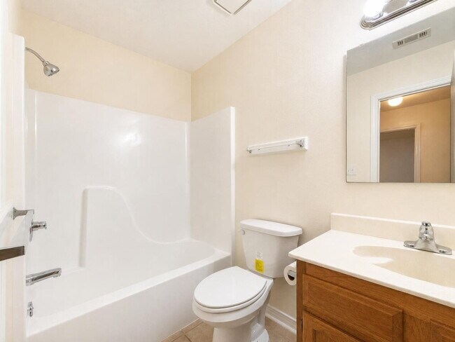 Building Photo - "Charming 2-Bedroom Townhouse with 2 Full Baths on Wellington Road!"