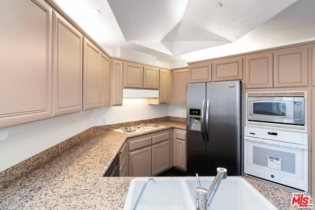 Building Photo - 1875 S Beverly Glen Blvd