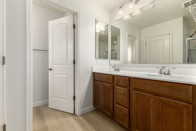 Building Photo - 2972 E Shannon St