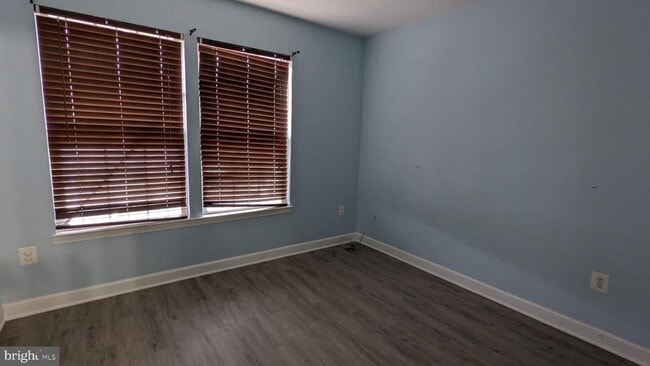 Building Photo - 829 Gallows Ct