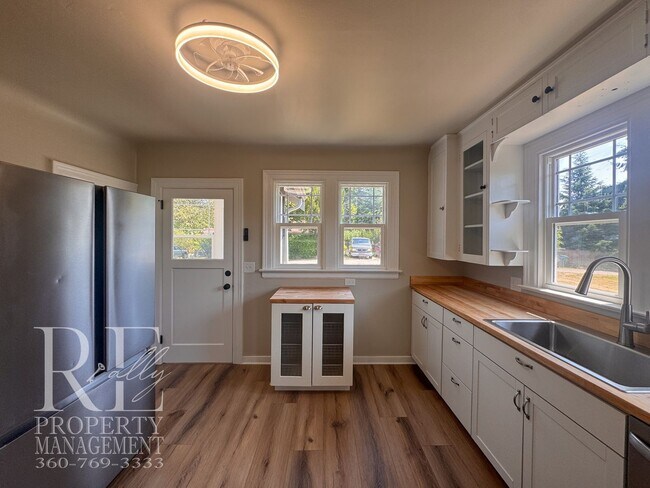 Building Photo - Beautifully Renovated Classic Home with Three Levels of Living, Sunroom & Spacious Kitchen