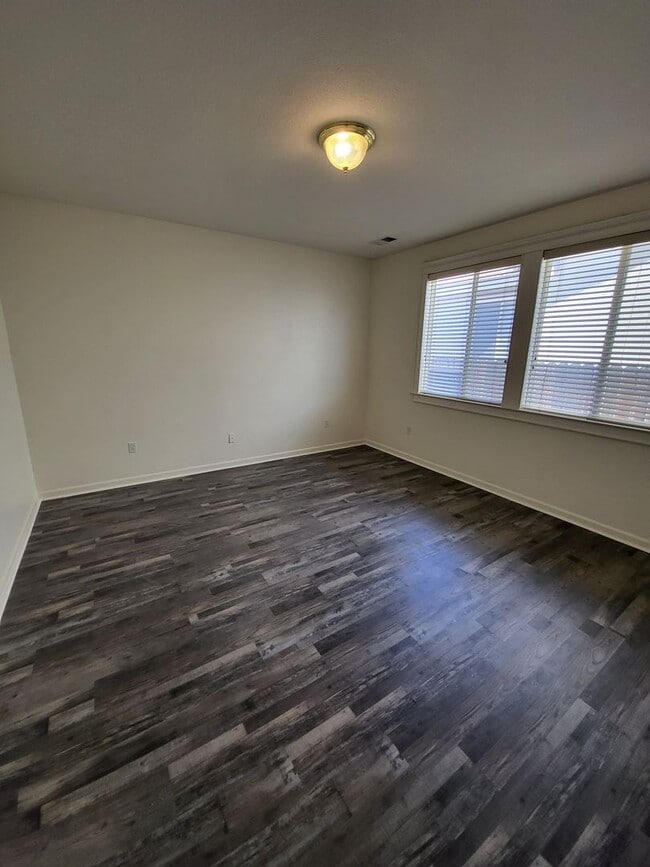 Building Photo - 396 Royal Troon Dr