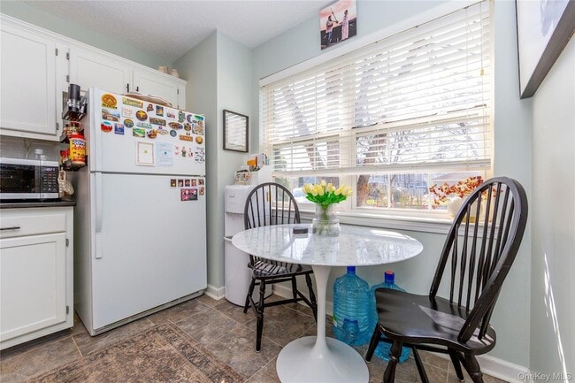 Building Photo - 3 Evergreen Way