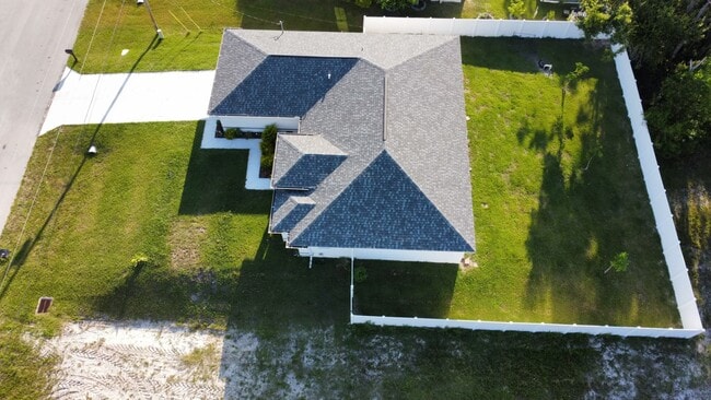 Building Photo - 3913 NW 42nd Ln