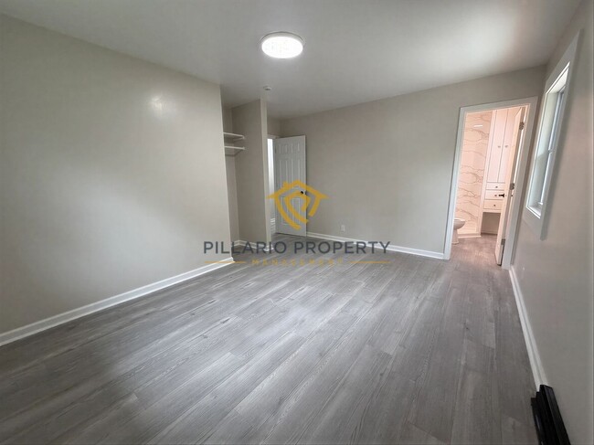 Building Photo - 2706 Lakewood Dr N