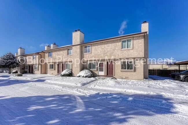 Building Photo - Completely Renovated Townhome