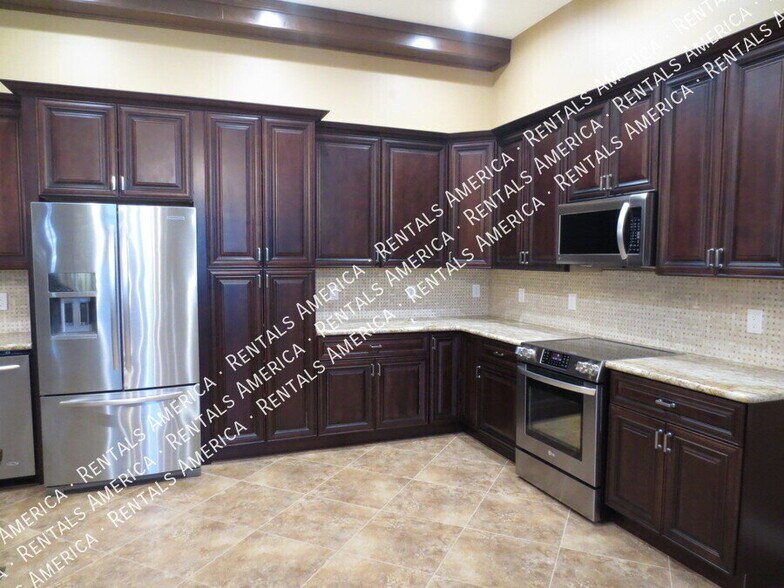 Building Photo - 238 E Ellis Dr