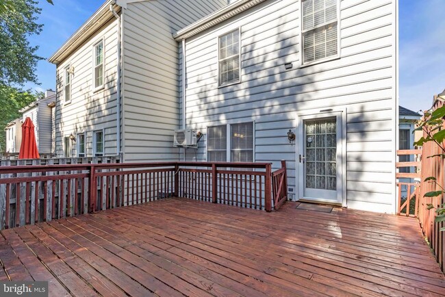 Building Photo - 9354 Sombersby Ct