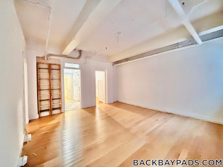 Building Photo - 6 Marlborough St