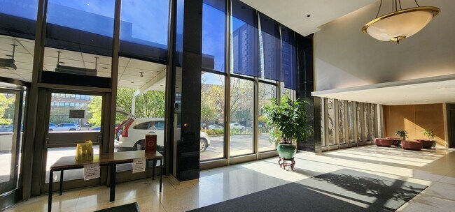 Building Photo - 5701 N Sheridan Rd