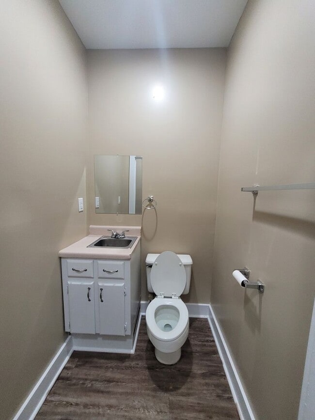 Building Photo - Now Leasing -Madison Co-Comer, GA-2 Bedroom 1.5 Bathroom Apartment in Historic Downtown Comer, GA...