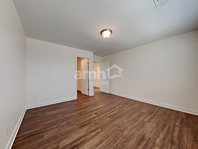 Building Photo - 161 Twin River Dr
