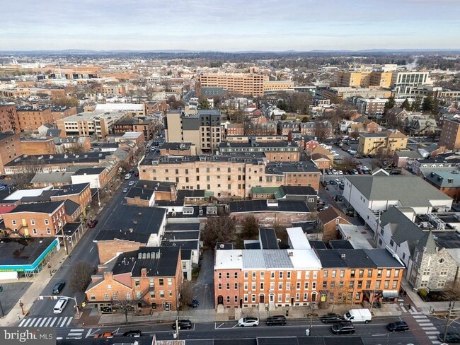 Building Photo - 11 E Walnut St