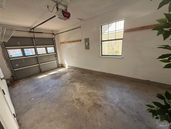 Building Photo - 6910 Heather Oaks Dr