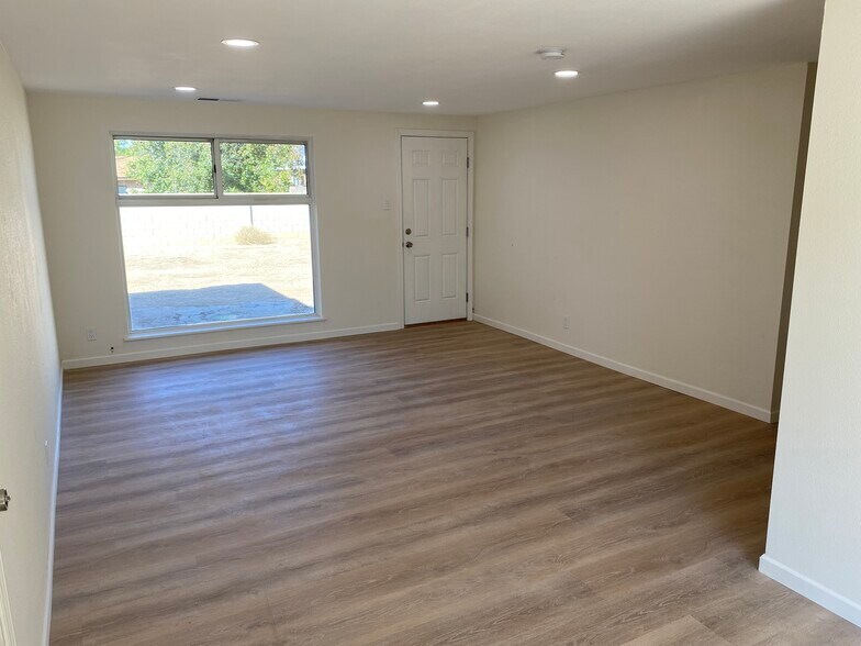 Building Photo - 11113 Haines Ave NE