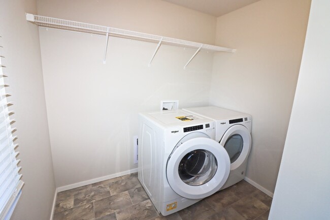 Building Photo - 3/2.5 Home in SE Bend with access to commu...