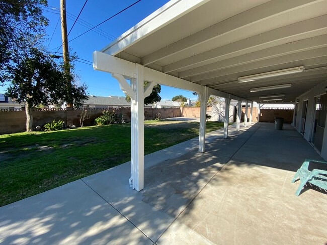 Building Photo - Single Story 4 bed, 2 bath home with RV Access