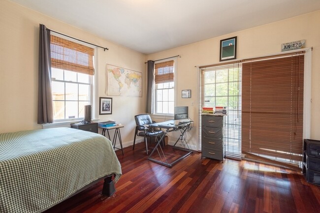 Building Photo - 34-36 H Street Unit 1L