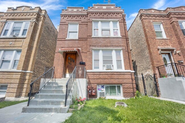 Building Photo - 2244 N Leamington Ave
