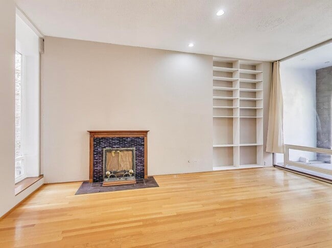 Building Photo - 5203 S Dorchester Ave