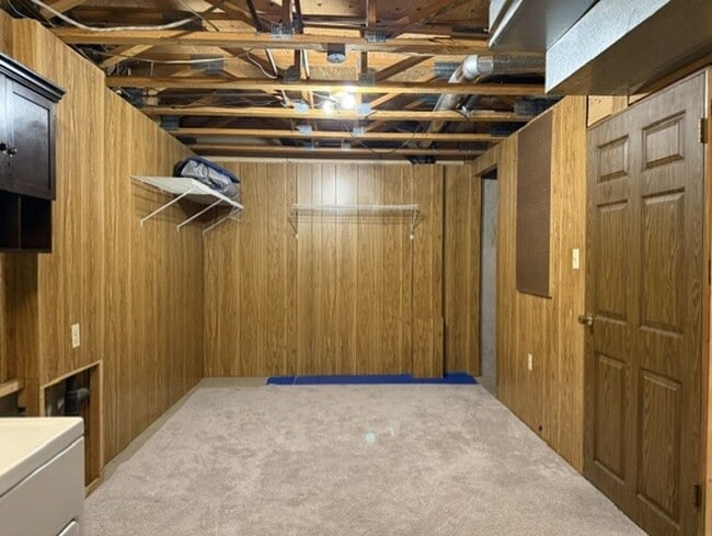 Building Photo - House For Lease
