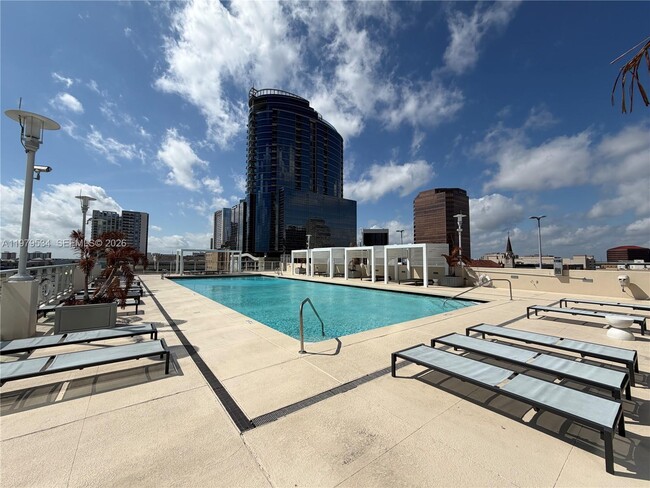 Building Photo - 150 E Robinson St