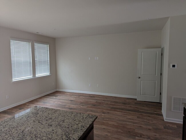 Building Photo - 335 Locust Run Dr