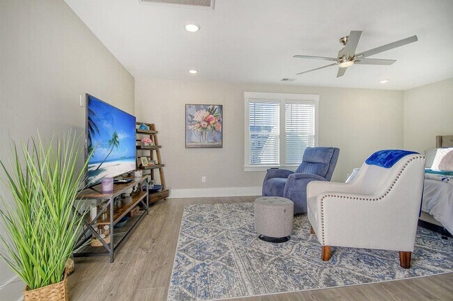 Building Photo - Refined Living in Midtown Nexton