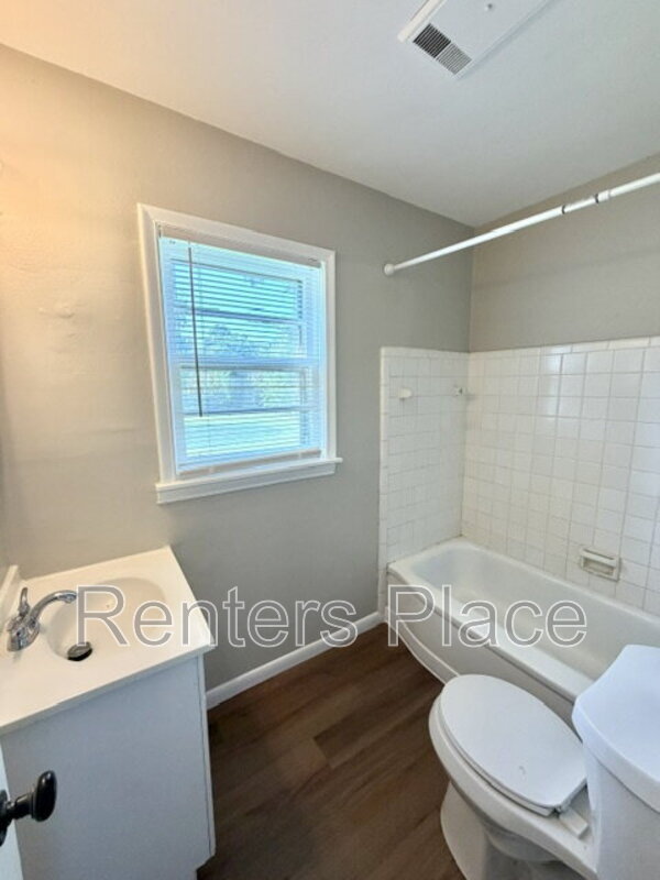 Building Photo - 1428 E 52nd St