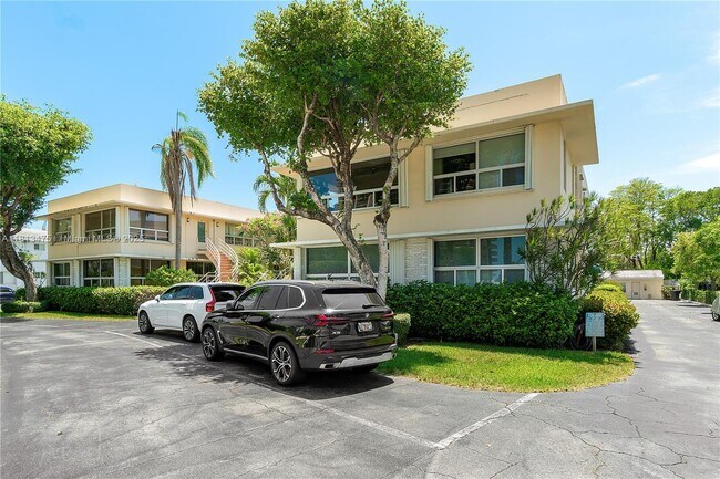 Building Photo - 9940 Collins Ave
