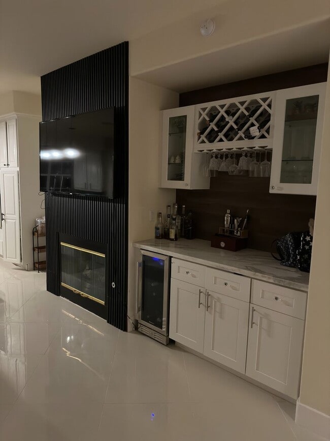 Building Photo - Stunning Fully Remodeled Luxury Home in Peccole Ranch