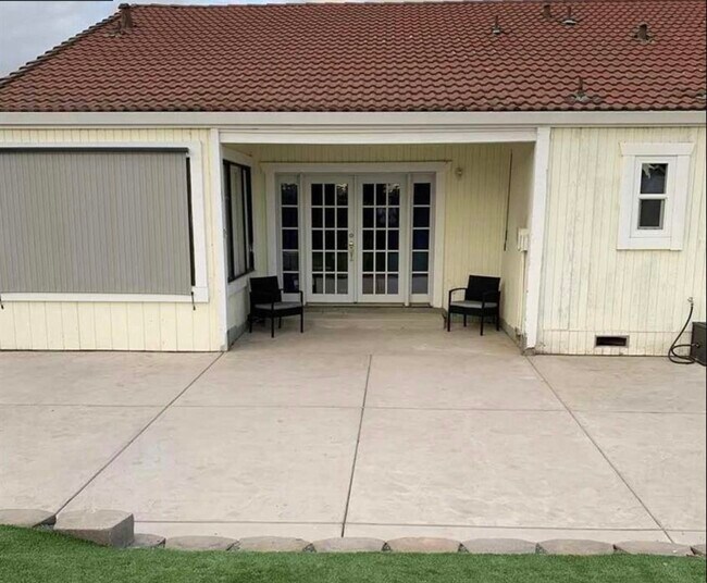 Building Photo - 5250 Riverlake Rd